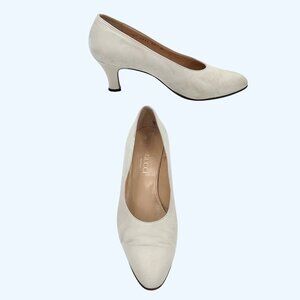 VINTAGE GUCCI IVORY ITALIAN LEATHER HEELS PUMPS SZ 38 B (8) FIT LIKE 7